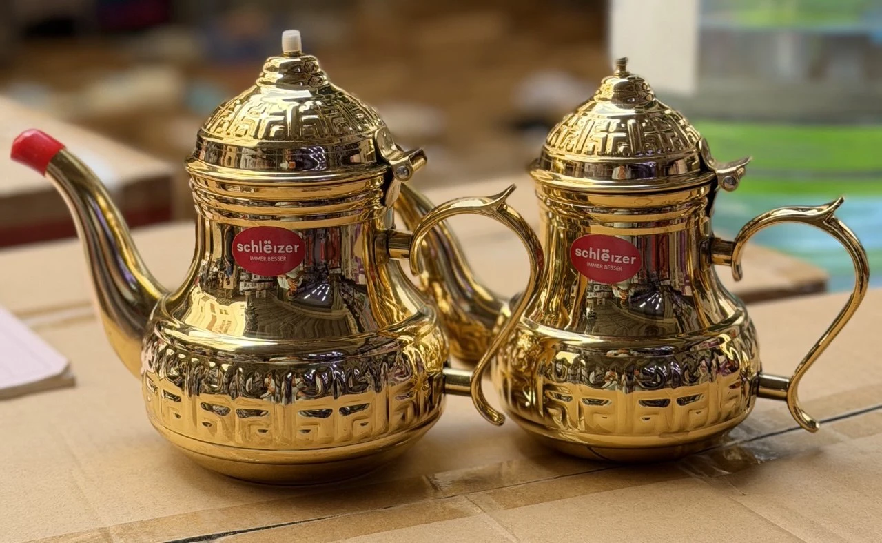 إبريق الشاي المغربي المذهب - schlöizer (Moroccan Gold Tea Pot - schlöizer)